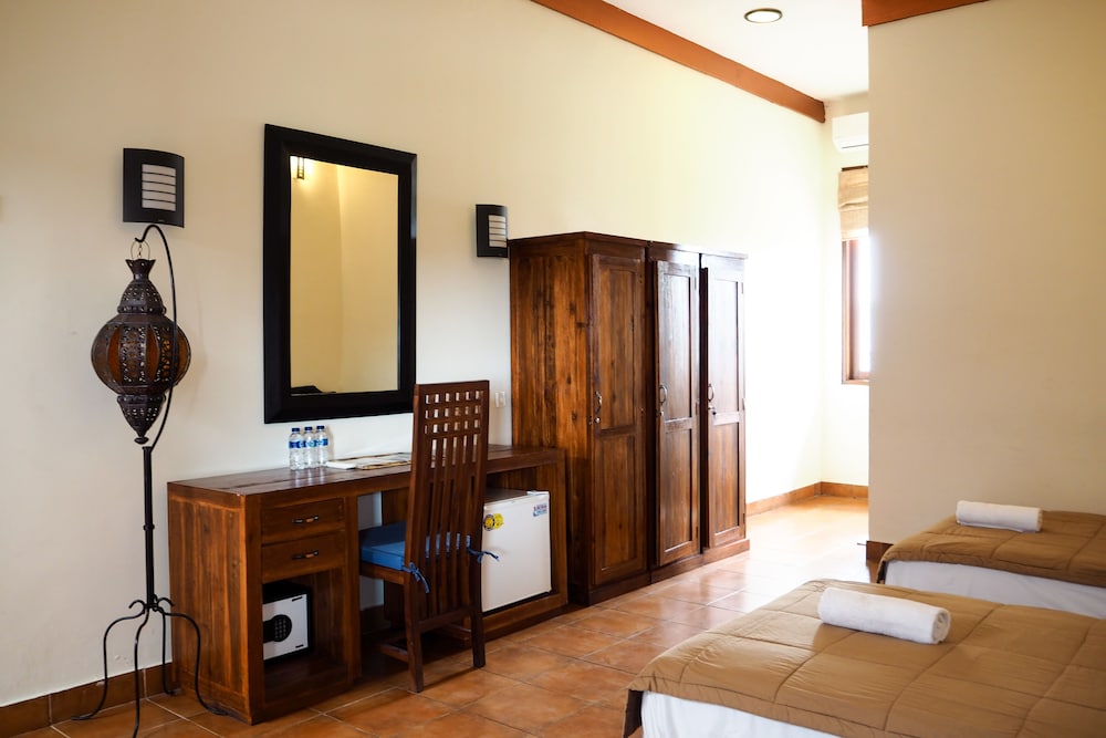 Ecosfera Hotel 2/50