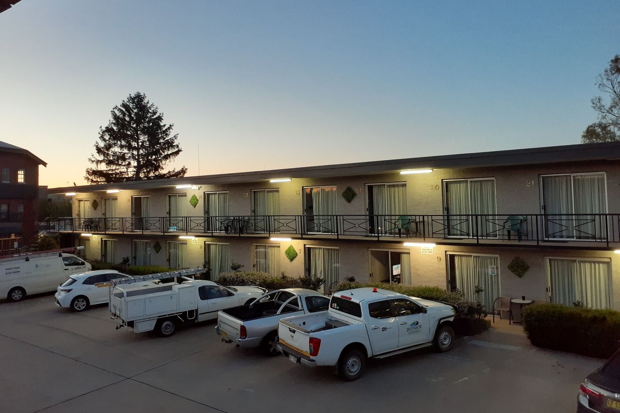 Crest Motor Inn 36/39