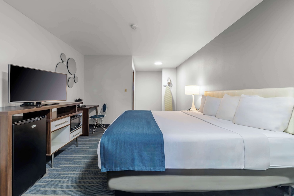 STANDARD, KING BED