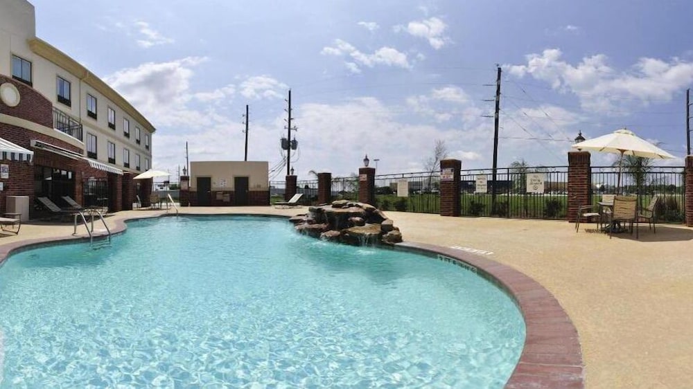 Holiday Inn Express Hotel & Suites Sealy 1/47