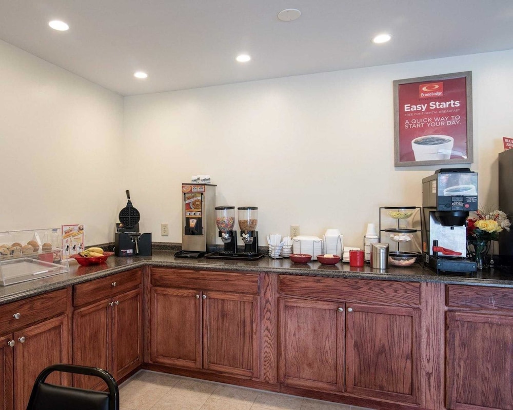 Econo Lodge Inn & Suites Canandaigua - Fingers Lake Area 30/37