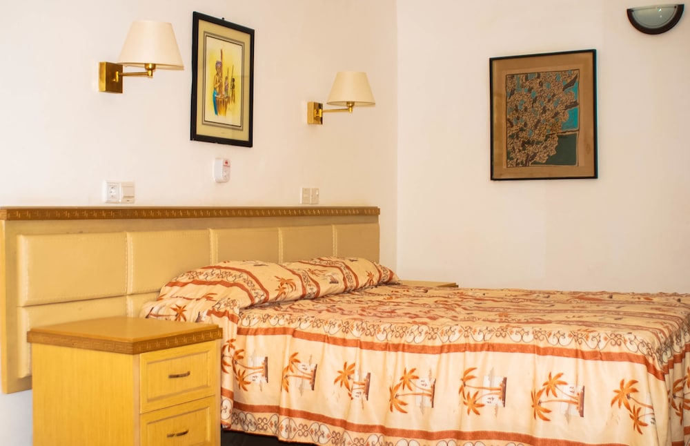Cape Point Hotel 31/76