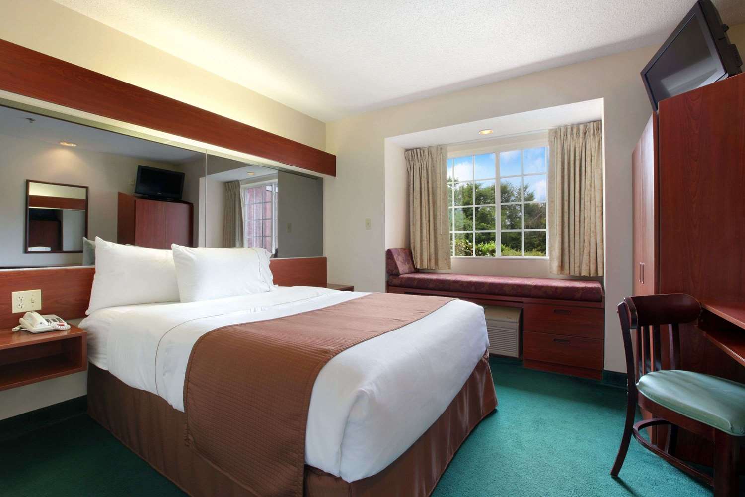Super 8 By Wyndham Harbison Parkridge Hospital 7/30