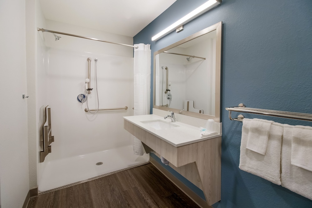 WoodSpring Suites Detroit Madison Heights 18/22