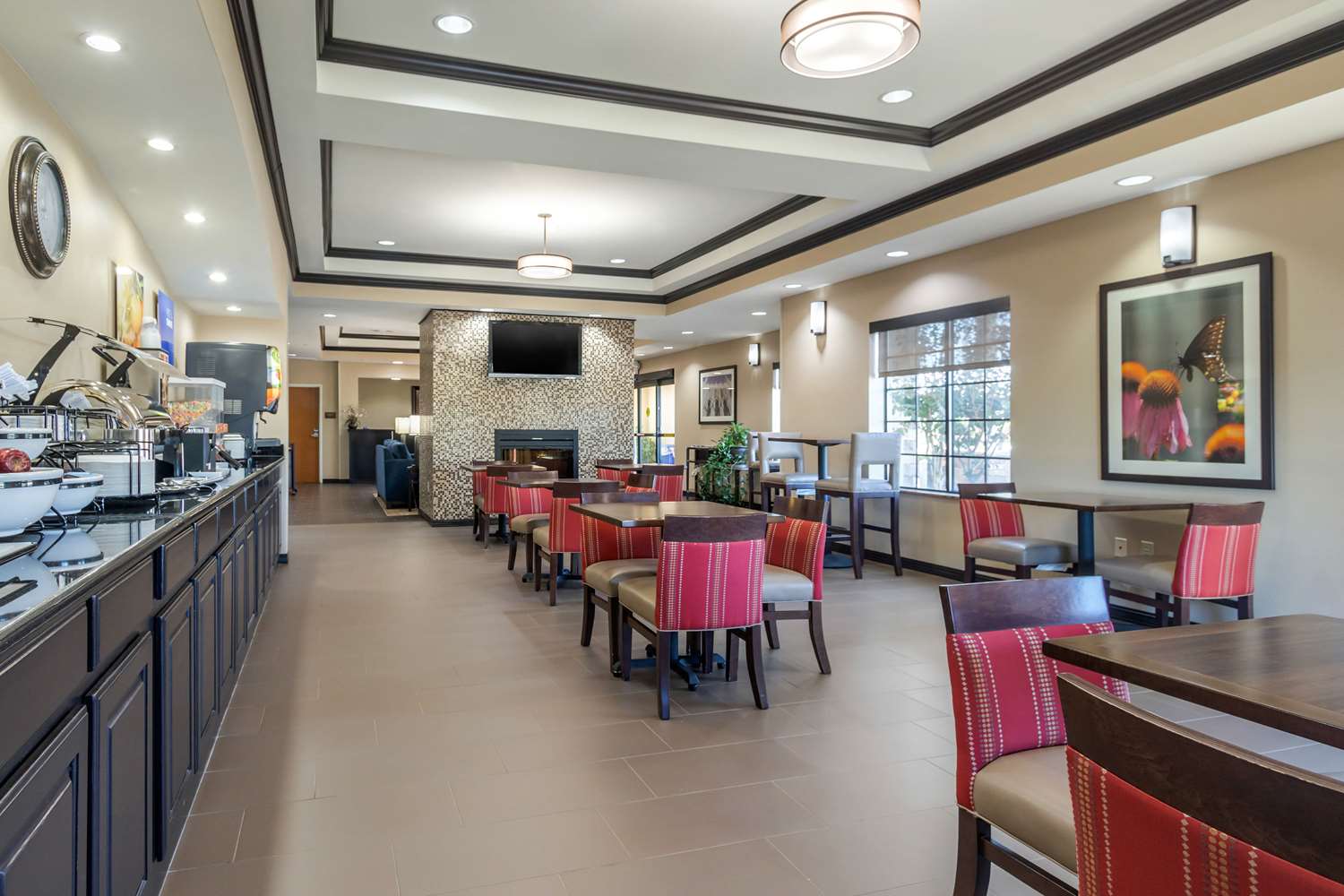 Comfort Inn & Suites Glenpool 24/32