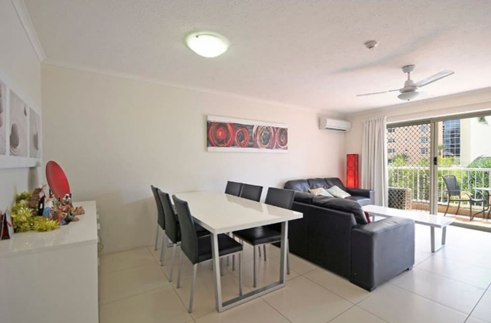 MARKHAM COURT 54/66
