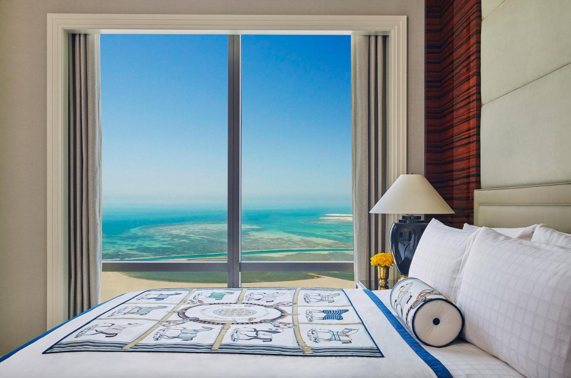 Four Seasons, Deluxe, Suite