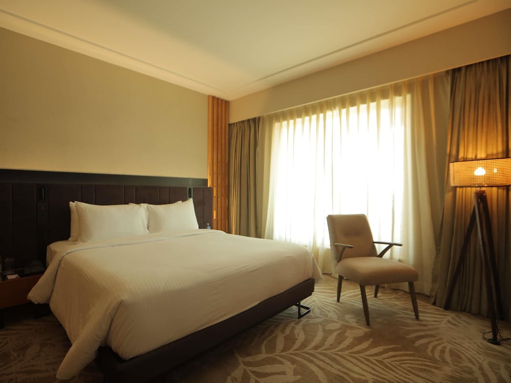 SUPERIOR, SUITE, POOL VIEW, LOUNGE ACCESS