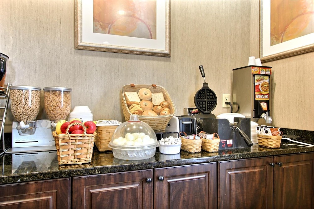 Magnolia Inn Suites 46/50