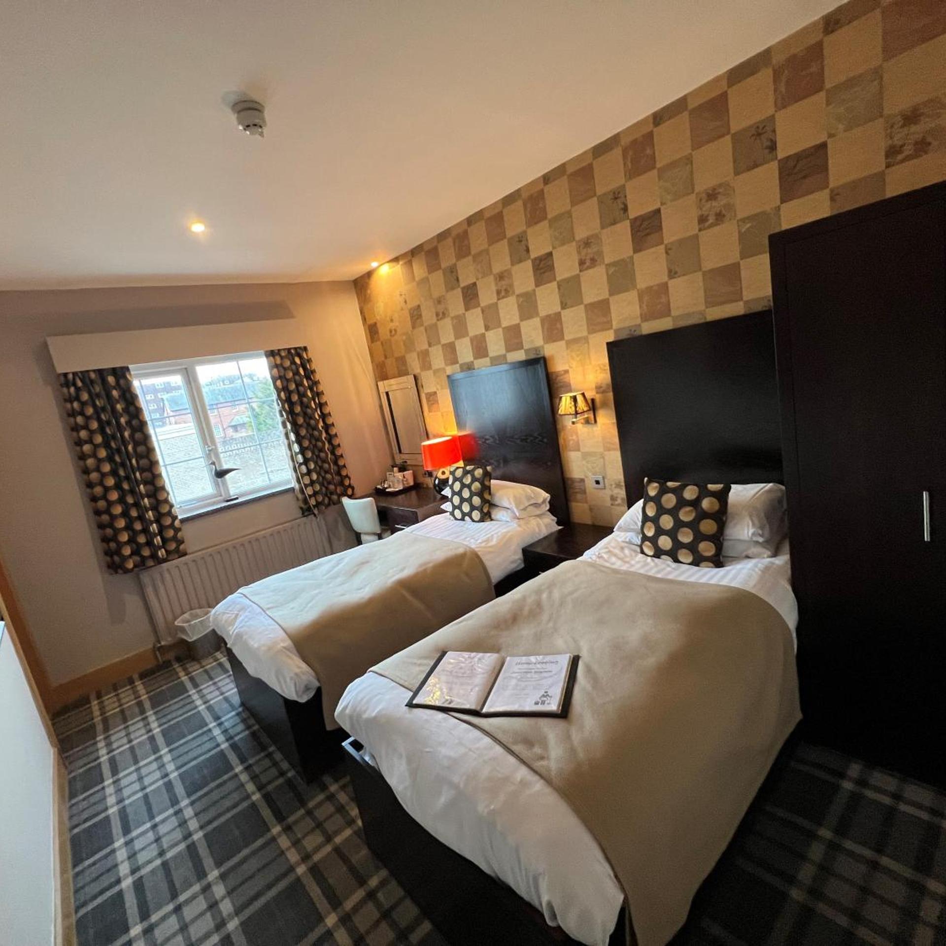 Boutique, Twin Beds