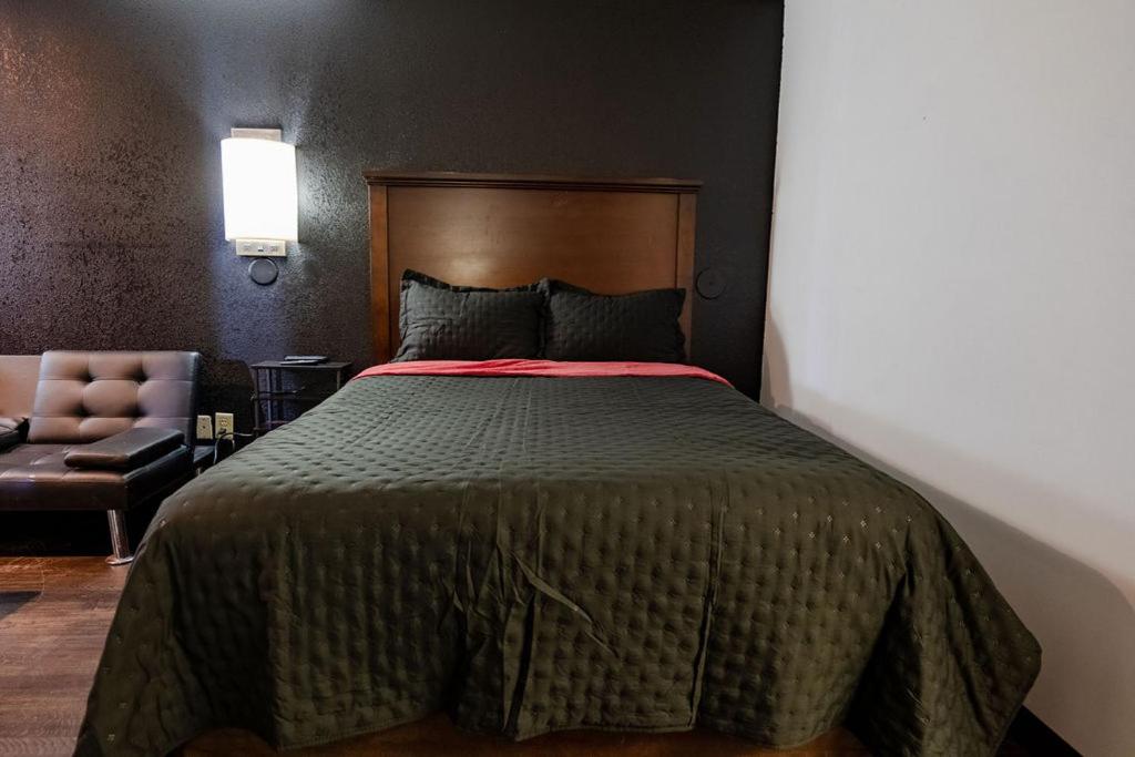 Suite, King Bed, Hot Tub