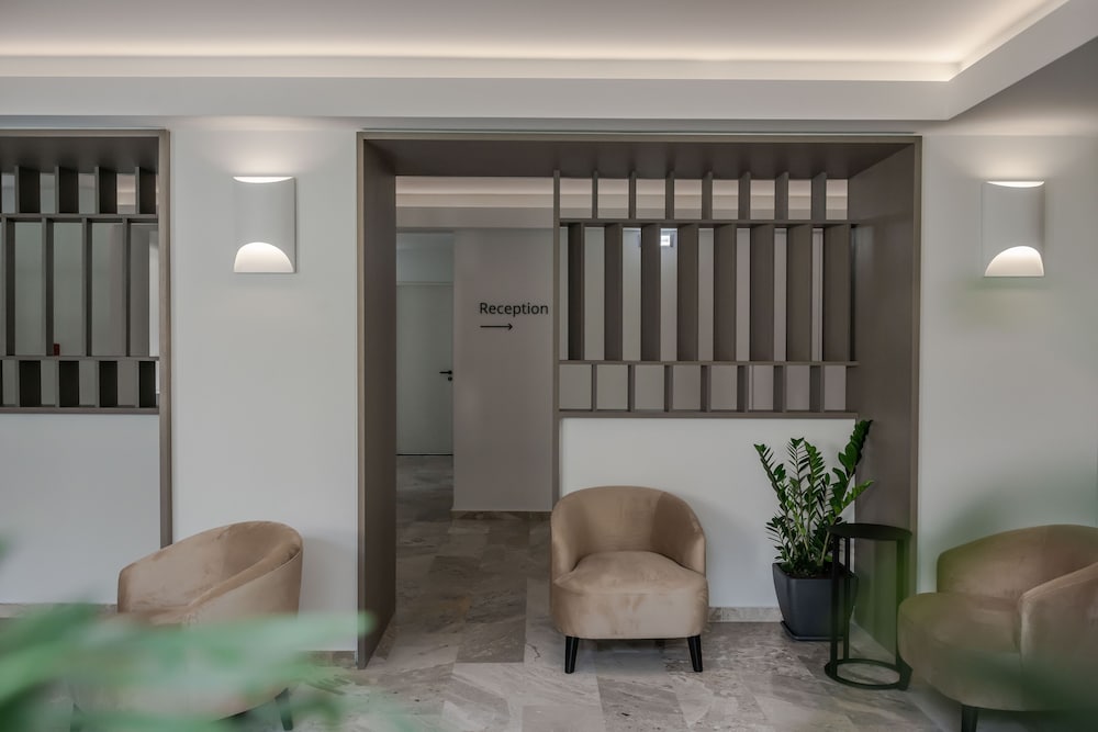 Bitzaro Hotel 35/50