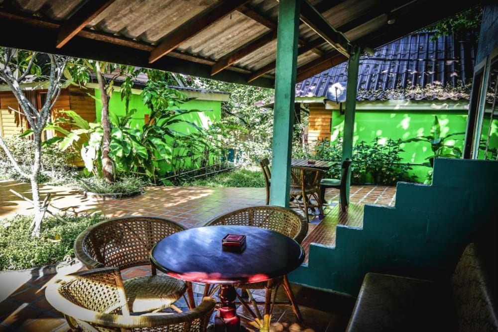 Poohbar Resort & Lotusdive 58/72
