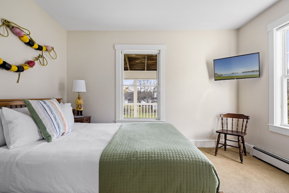 East Wind Inn 24/75
