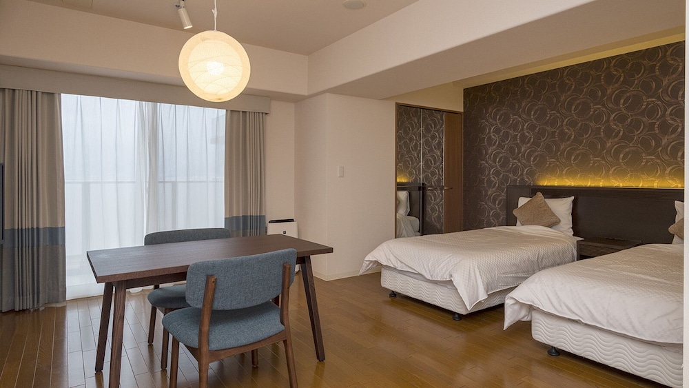 Superior, Twin Beds, Bathtub