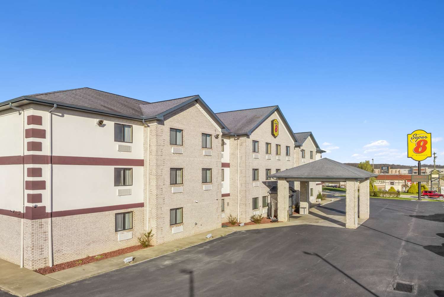 Super 8 by Wyndham Uniontown PA 25/29