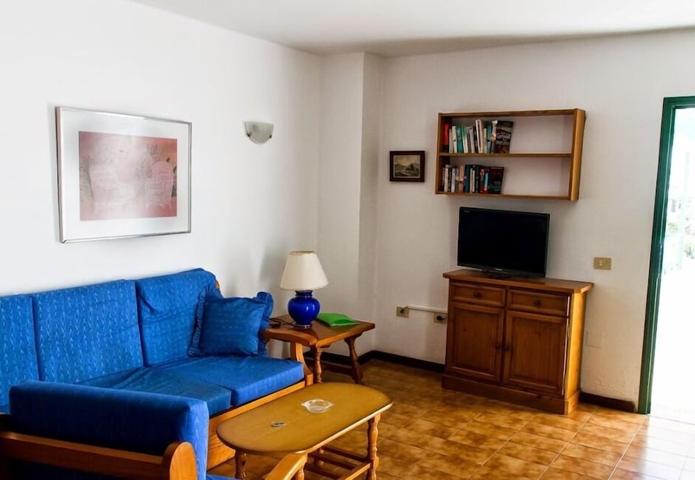 Las Acacias Apartments 12/32