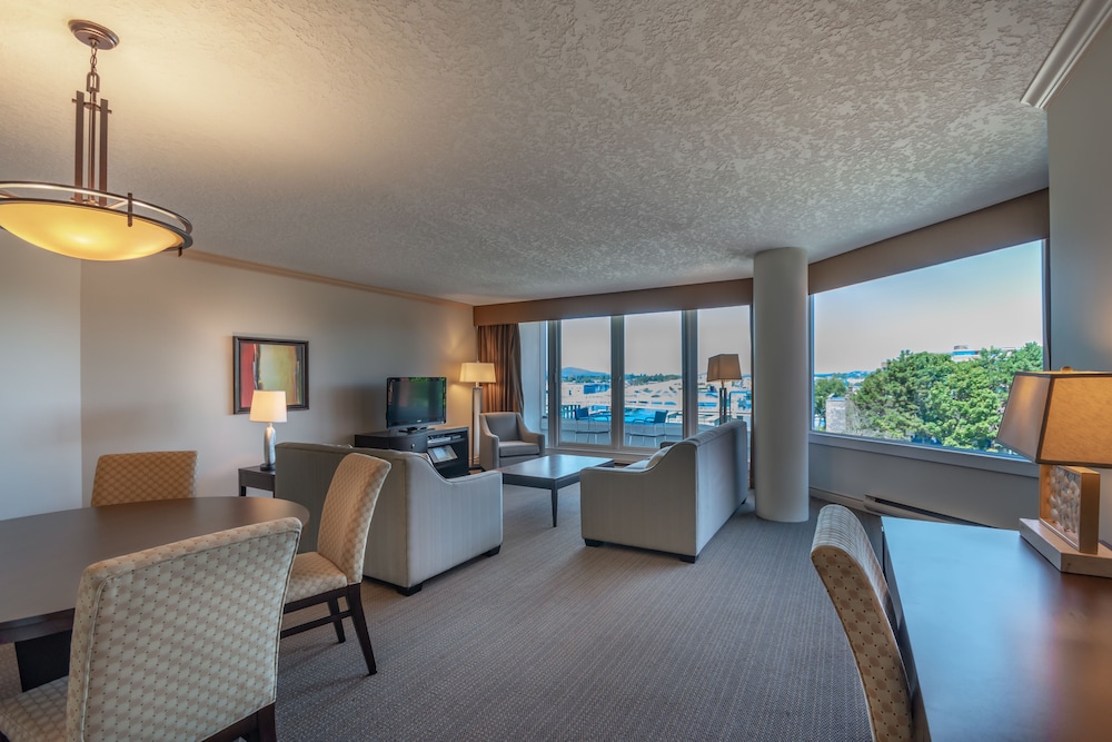 Victoria Regent Waterfront Hotel & Suites 60/86