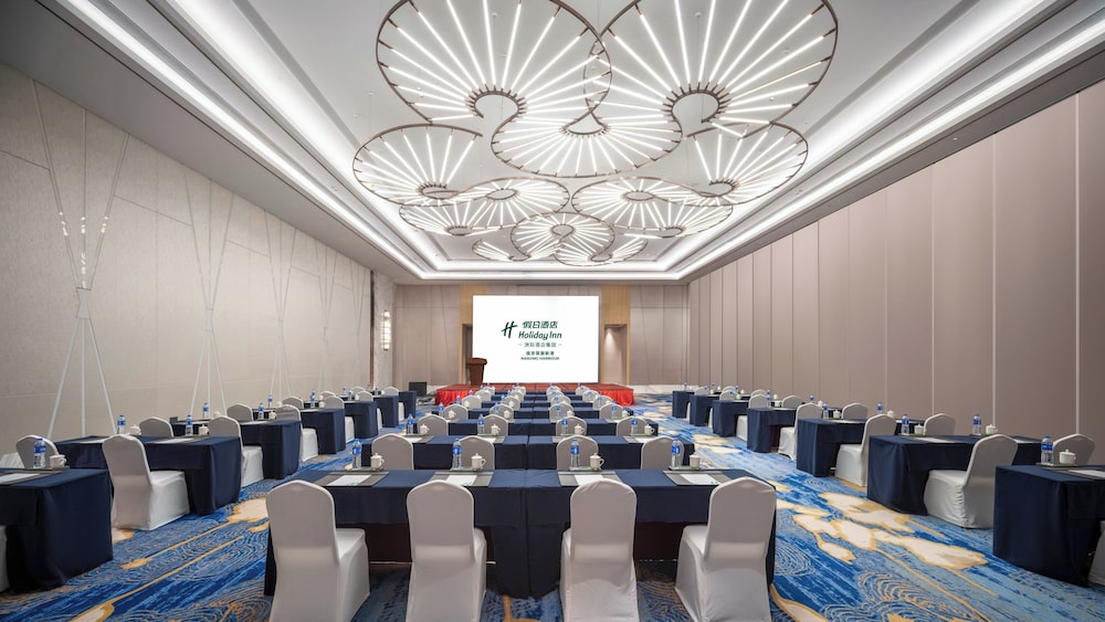 HOLIDAY INN NANJING HARBOUR 70/76