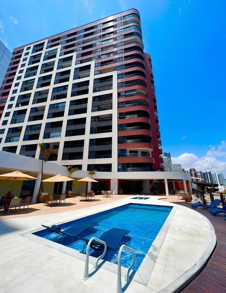 Iate Plaza Hotel 6/50