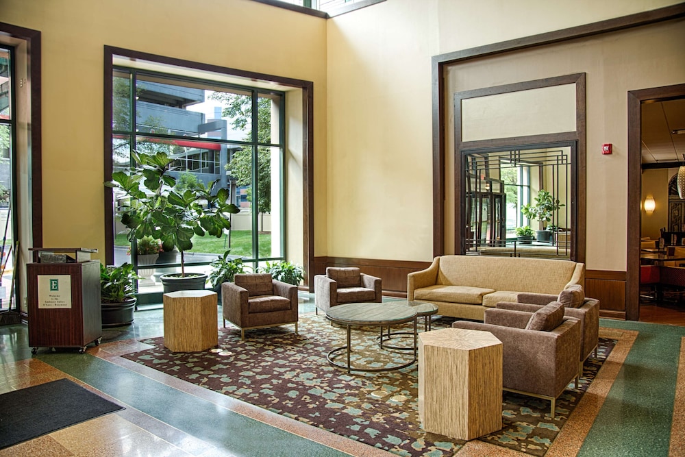 Embassy Suites by Hilton Chicago O'Hare Rosemont 35/64