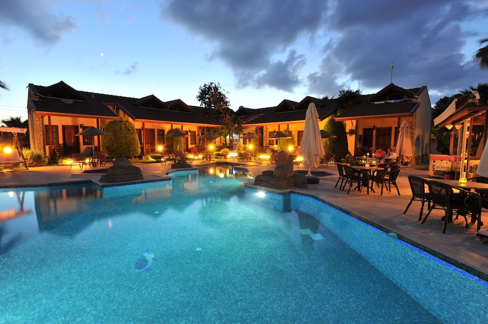 Grenadine Lodge 3/50