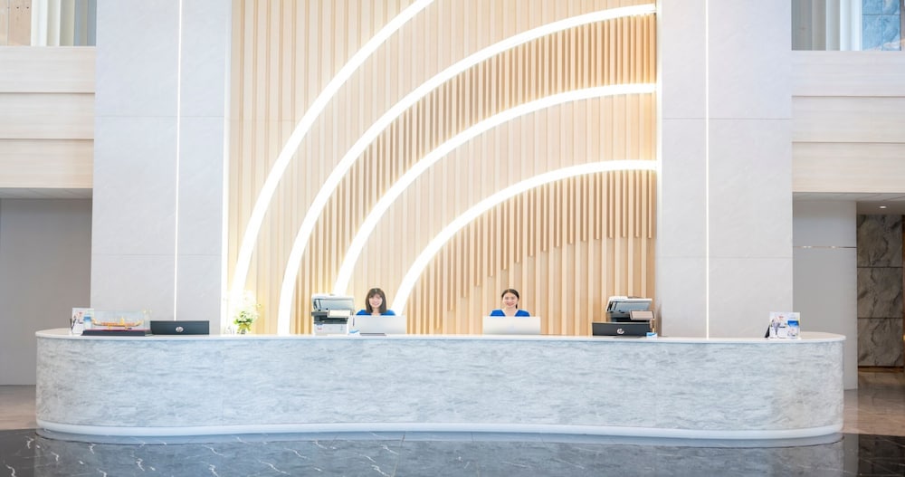 Lobby at Wyndham Jomtien Pattaya, PATTAYA
