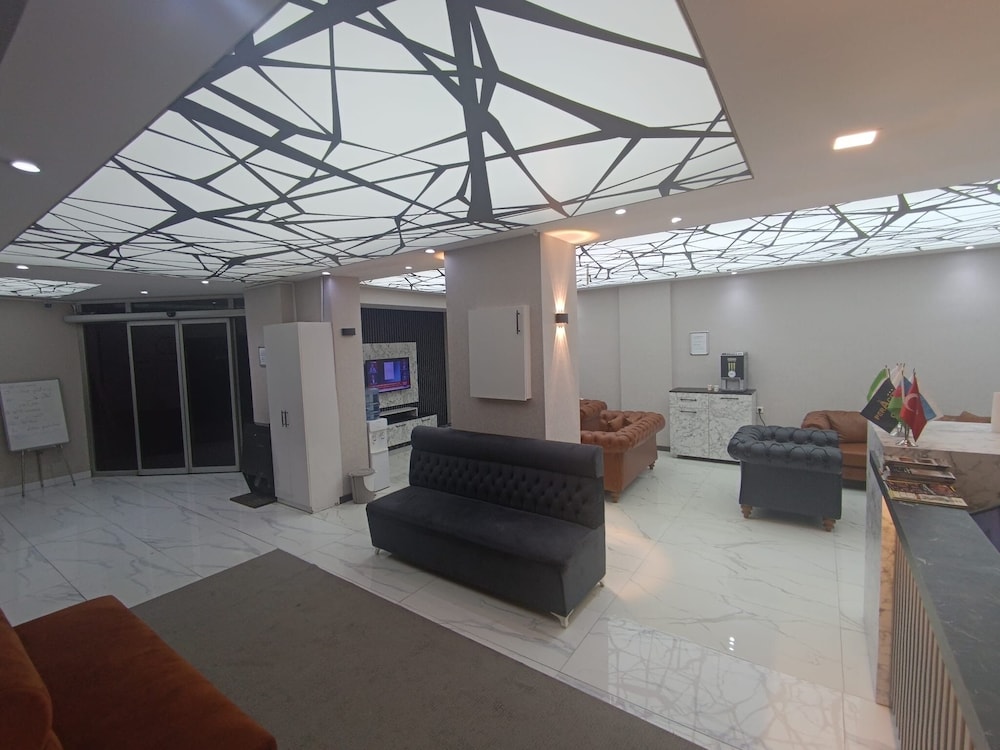 Peracity Hotel 79/99