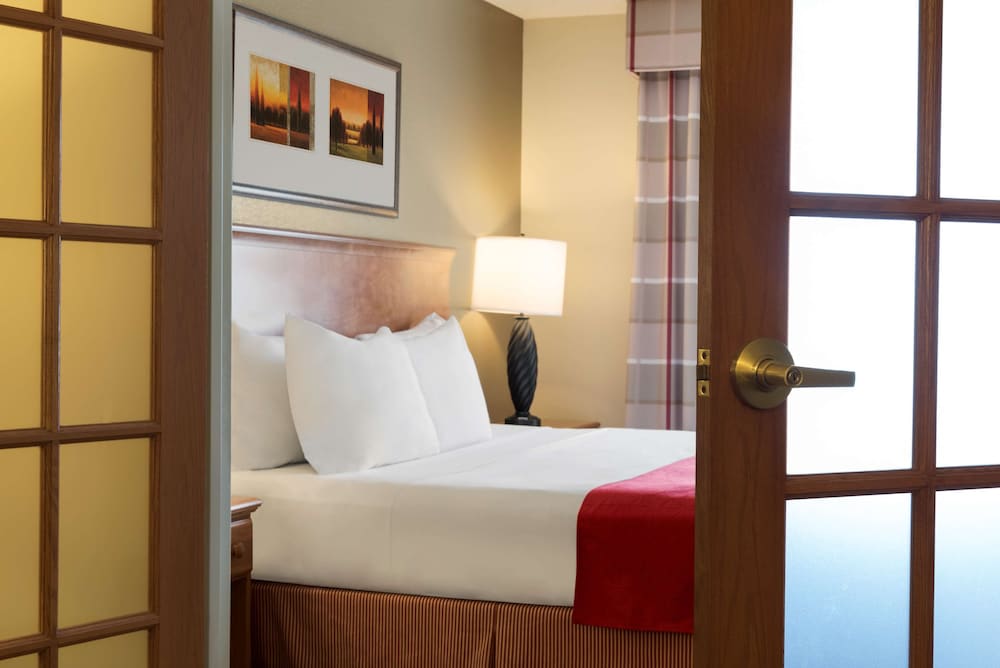 Country Inn & Suites by Radisson, Davenport - Quad Cities 6/17