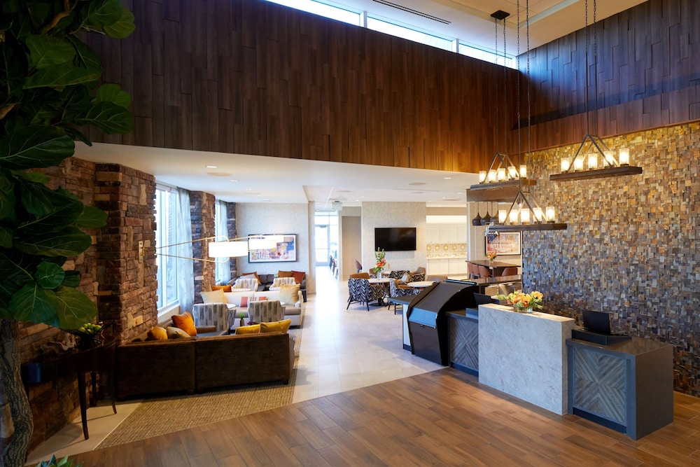 Hyatt Place Las Vegas At Silverton Village 7/42
