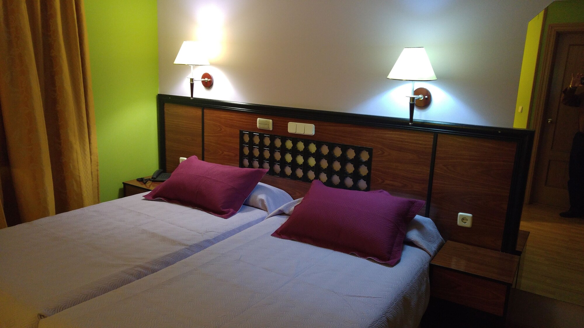 Room, Twin Beds
