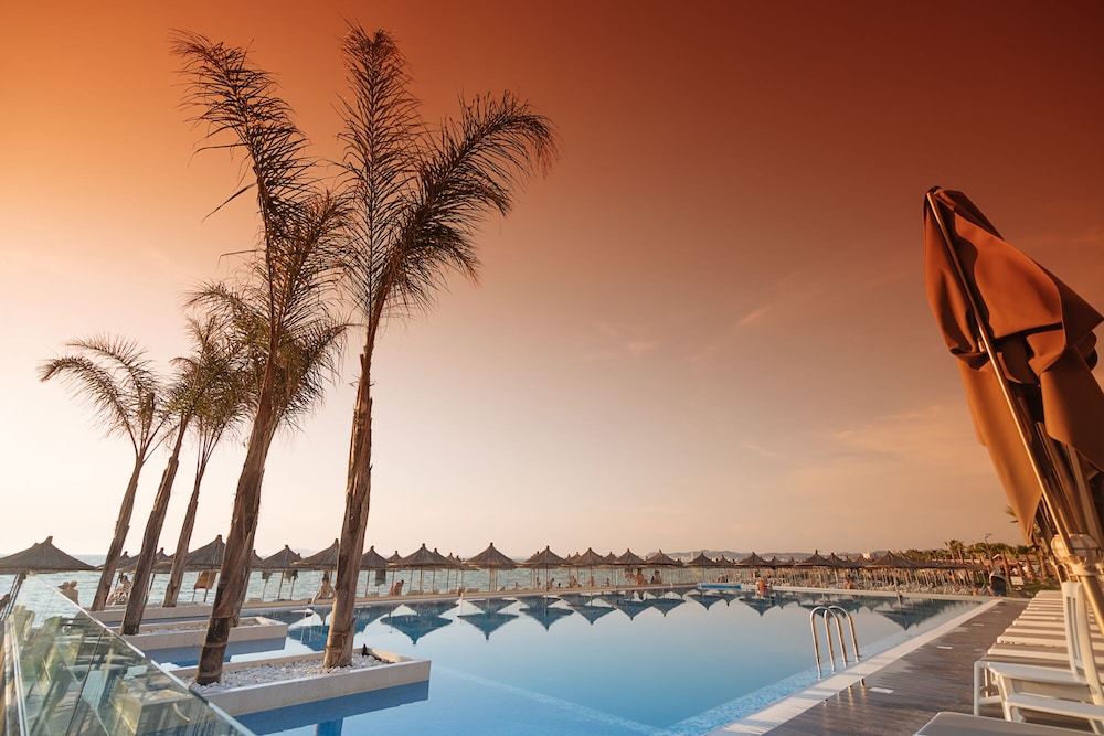 Brilliant Hotel & SPA Golem 36/43