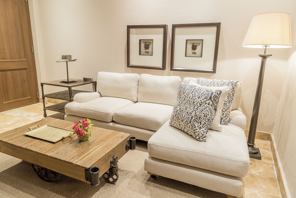Bastion Luxury Hotel 56/75