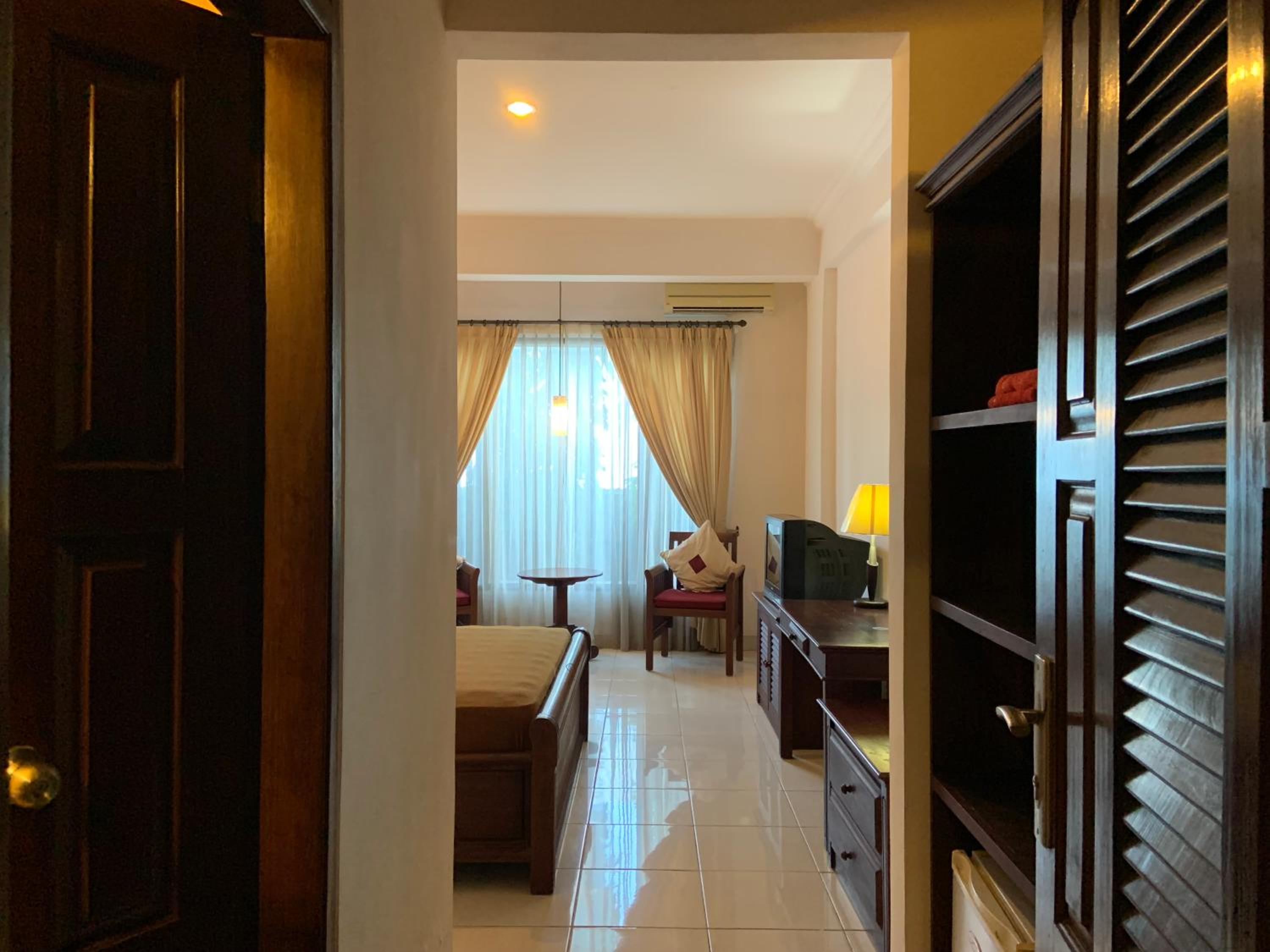 Nirwana Hotel 18/35