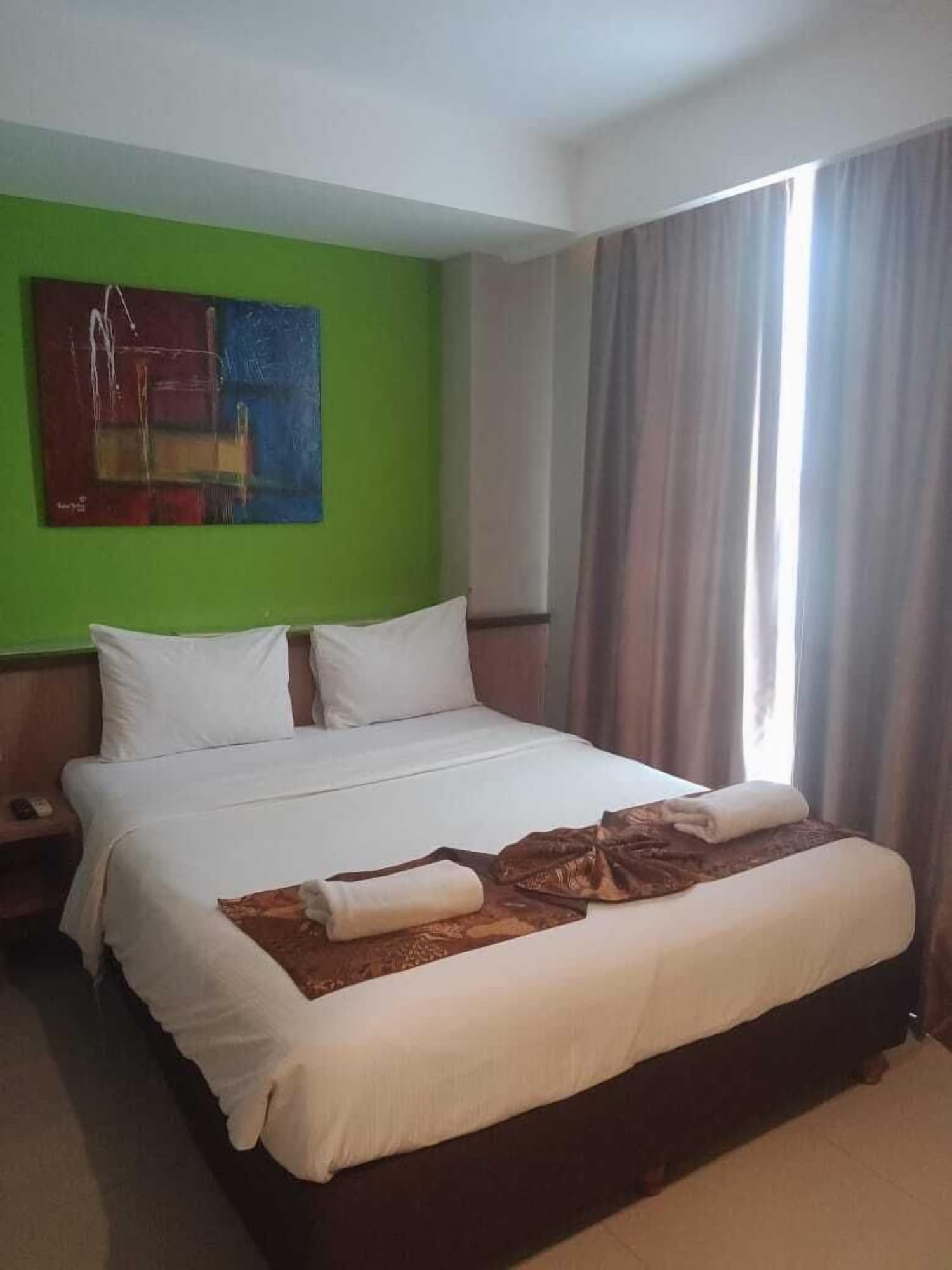 STANDARD, QUEEN BED