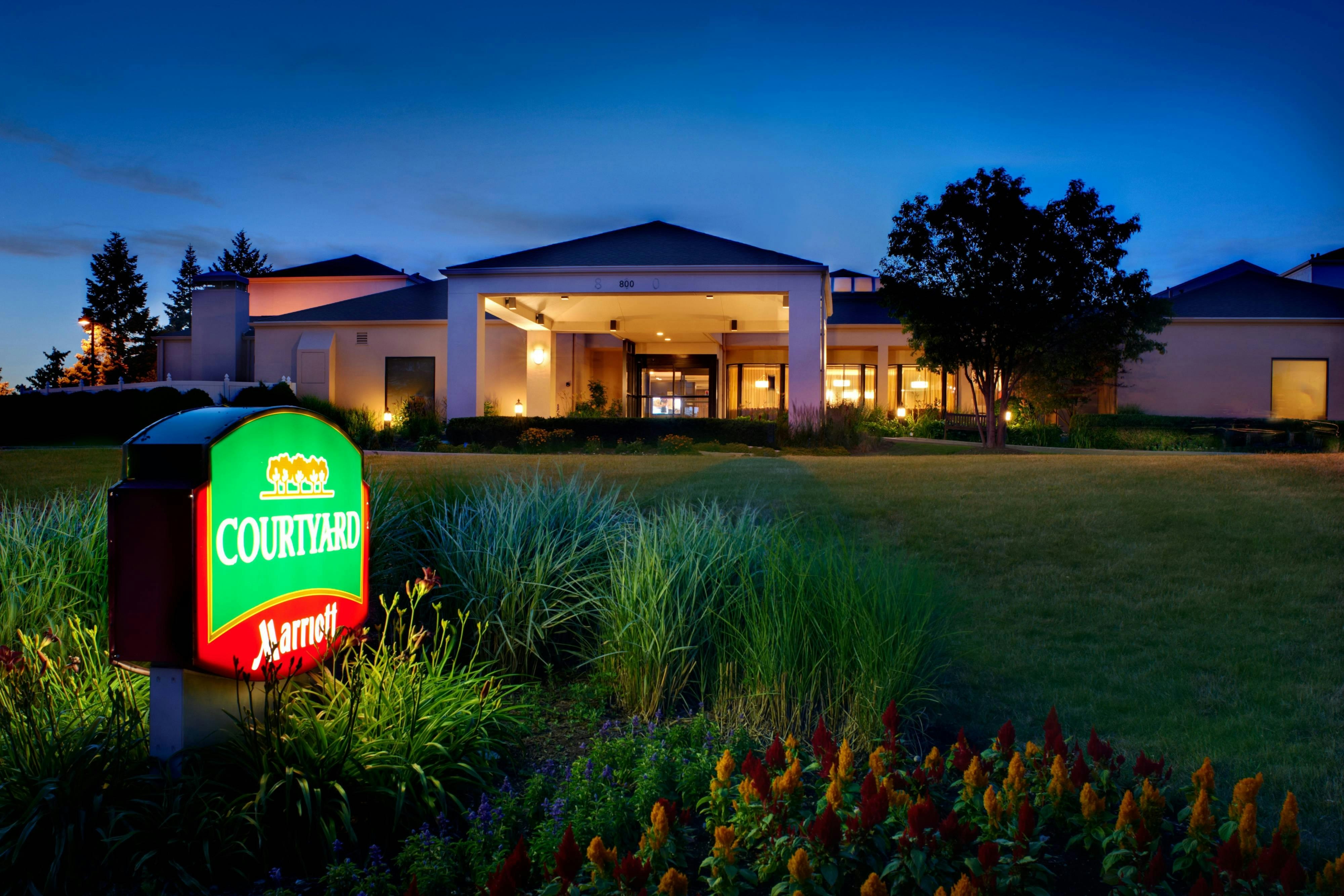Courtyard by Marriott Chicago Deerfield