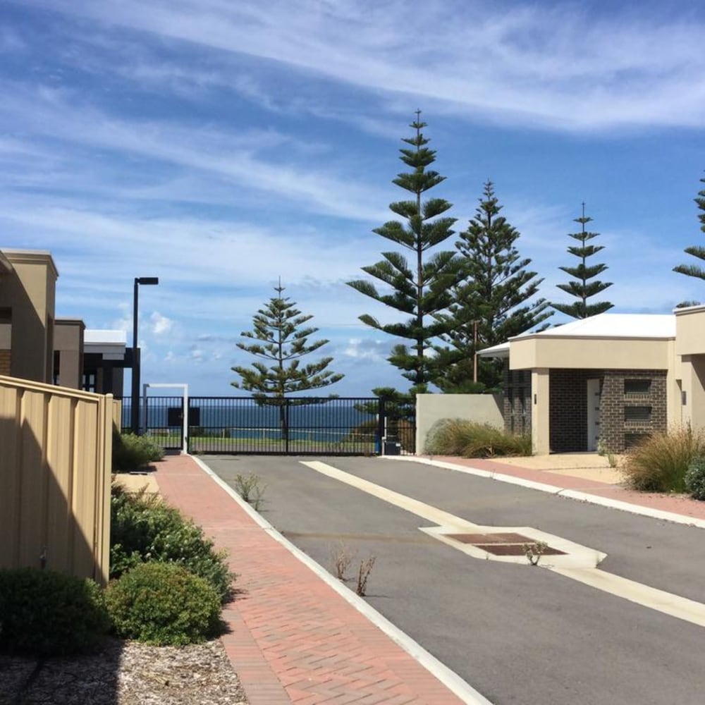 Villas on the Bay Kingscote 35/44