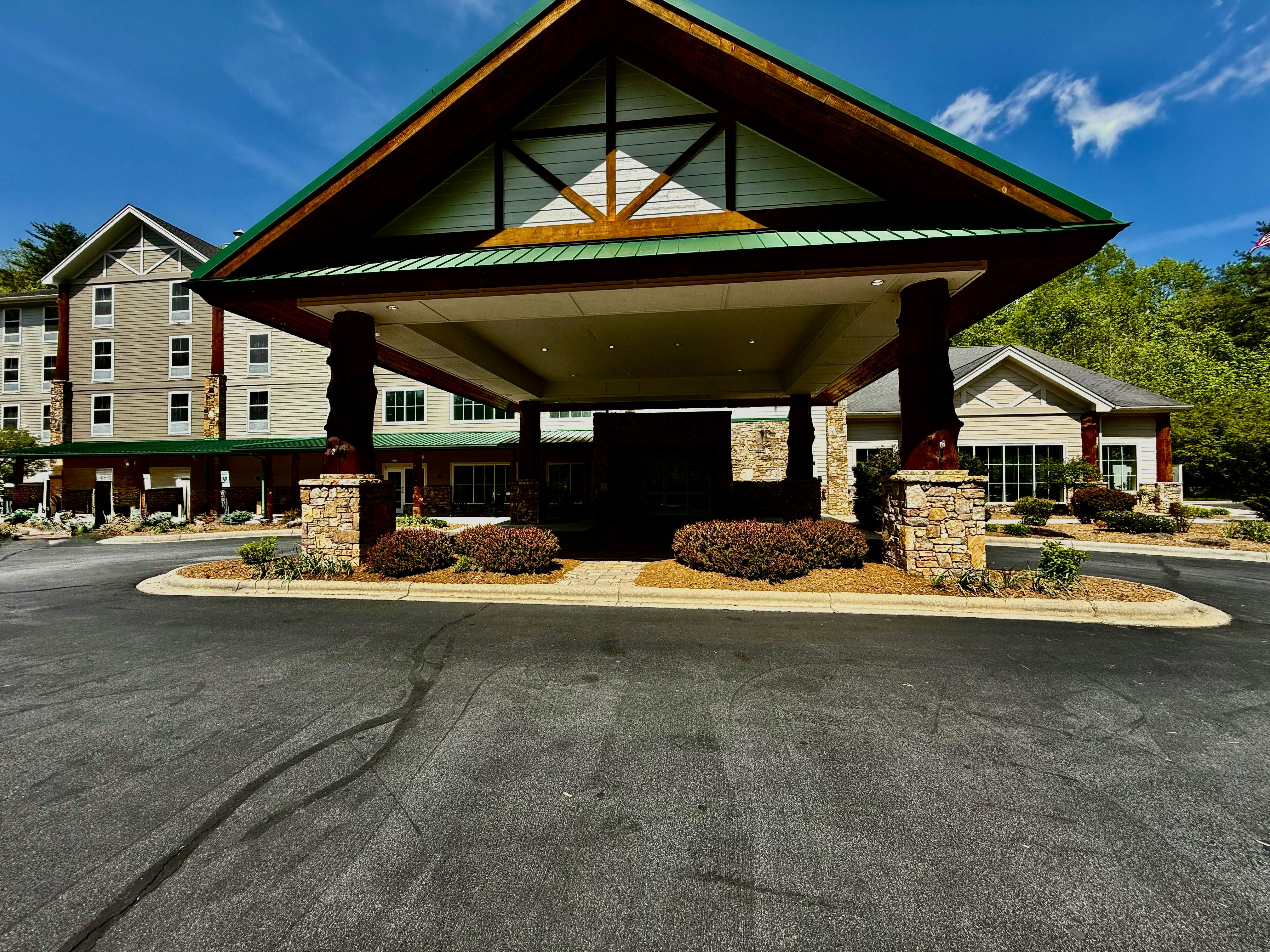 Hampton Inn Suites Cashiers Sapphire Valley 50/56
