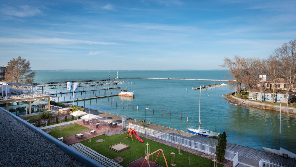 Hotel Yacht Wellness & Business 48/50