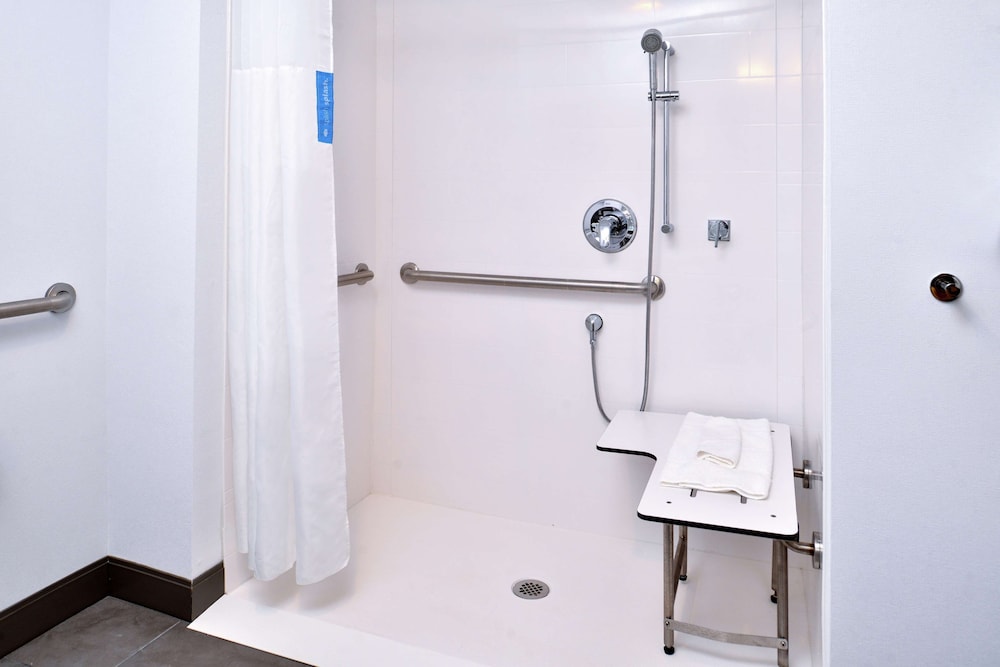 Hampton Inn Cedar Falls Downtown Ia 18/65