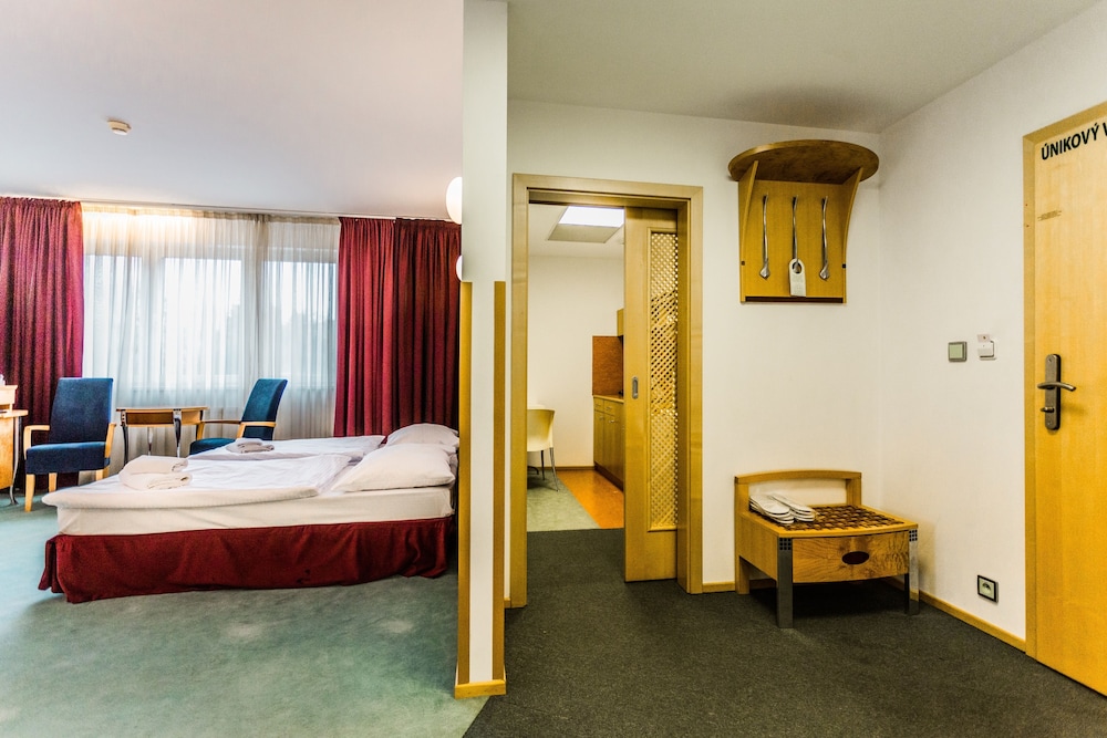 Hotel SET 14/68