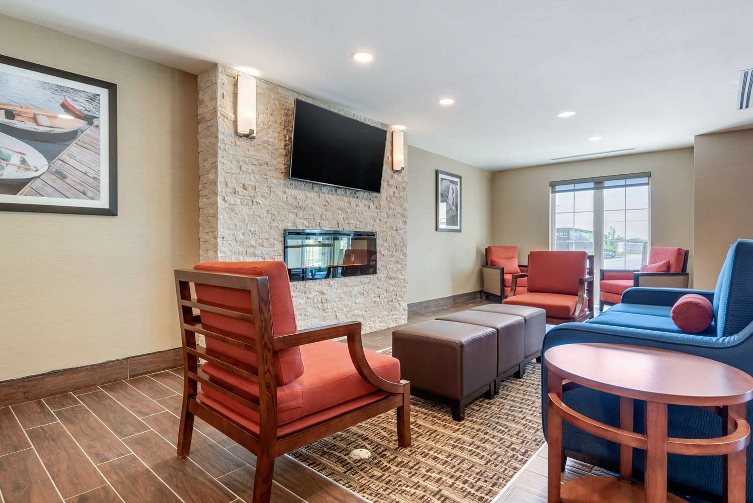 Comfort Inn & Suites Napanee, ON 6/11