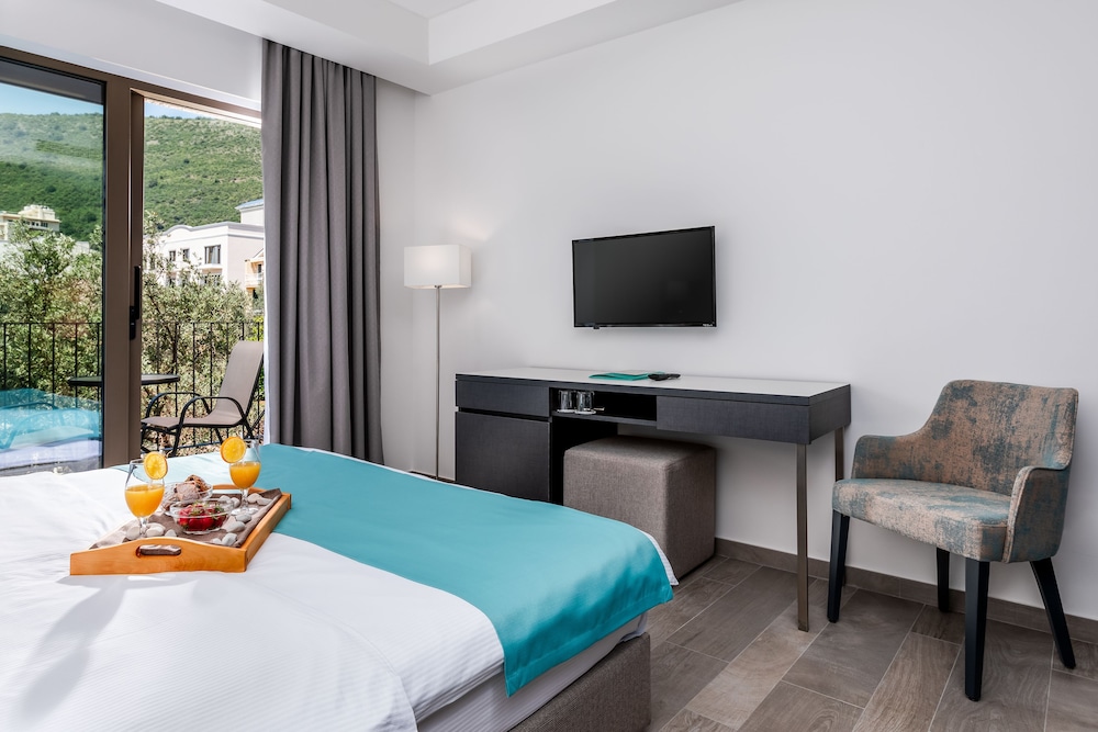 Hotel Eleven 24/72