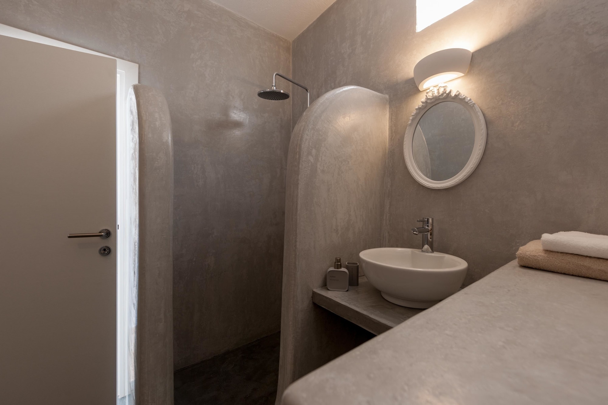Interior, Residence, 6 Queen Beds, Outdoor Jetted Tub, Sofa, Hot Tub, Katharos Villas 3/4