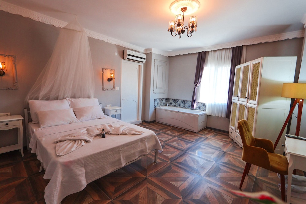 Zeren Alacati 18/50