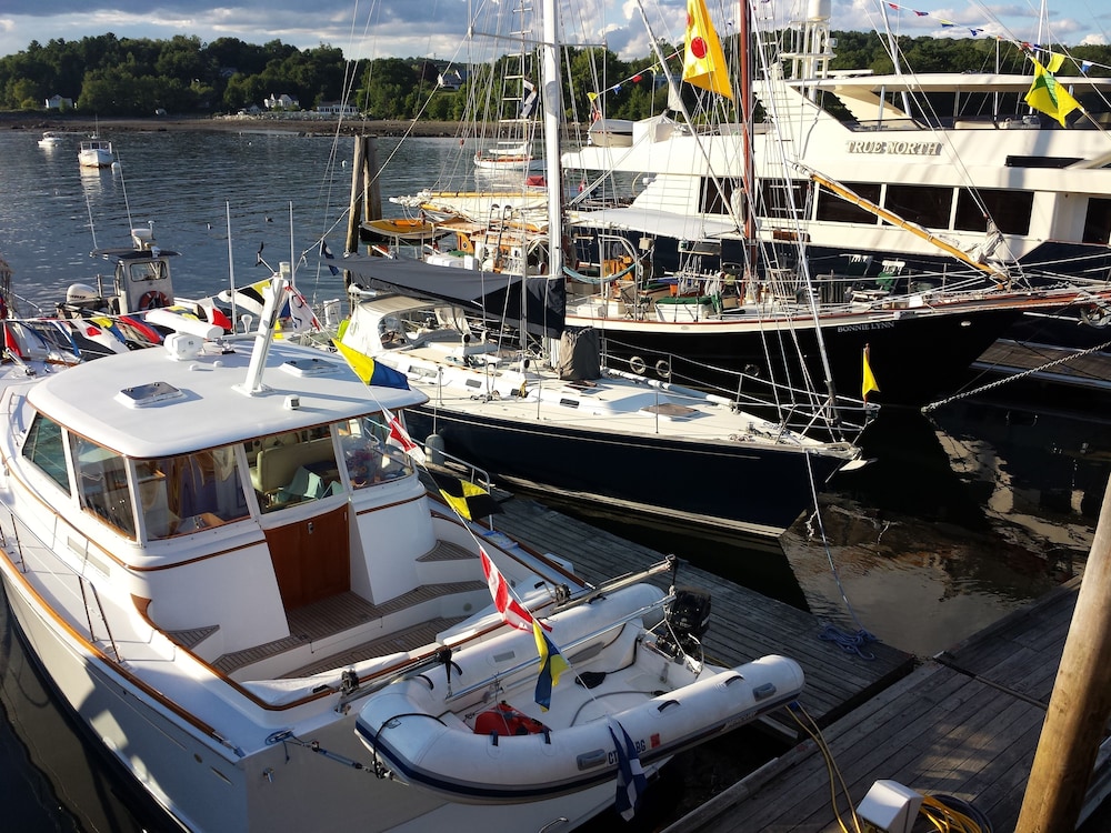 Belfast Harbor Inn 56/64