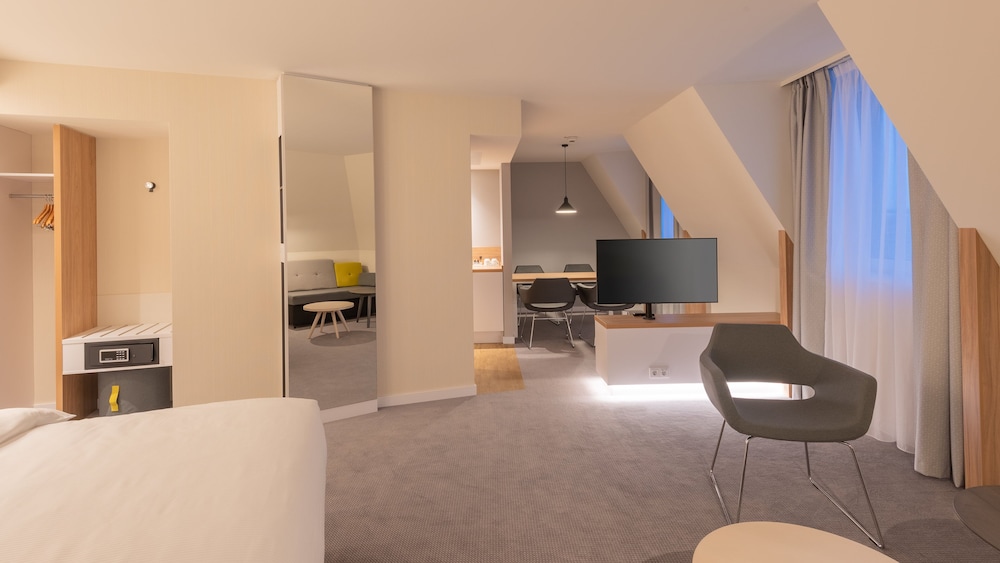 HOLIDAY INN EXPRESS AND SUITES POTSDAM 35/58