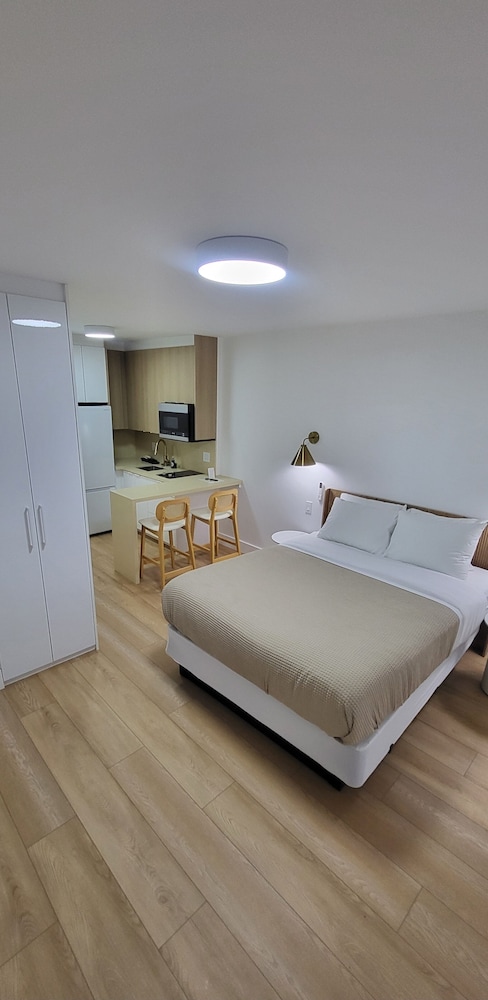 STUDIO, QUEEN BED, GARDEN VIEW