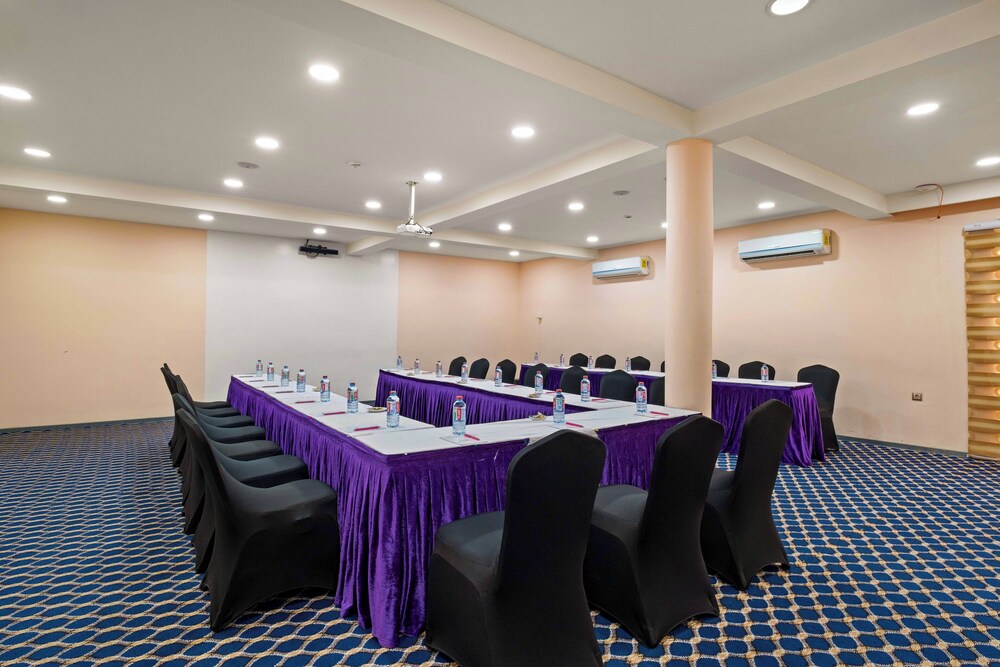 AH Hotel and Conference 46/50