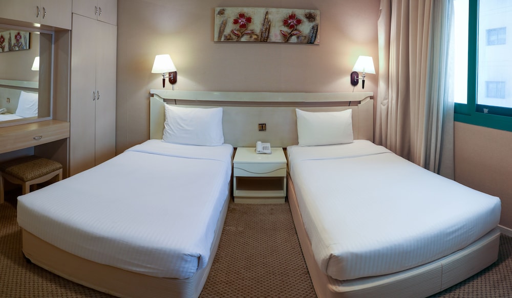 Wescott Pearl Hotel Apartments L.L.C 17/32